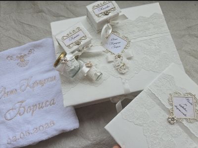 Комплект за кръщене в бяло екрю с луксозни дантели